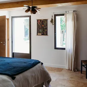 Mas Des Ecoliers Couette-café Châteaurenard